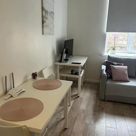 Northern Lights Small A At Emmas Street 28, 아파트